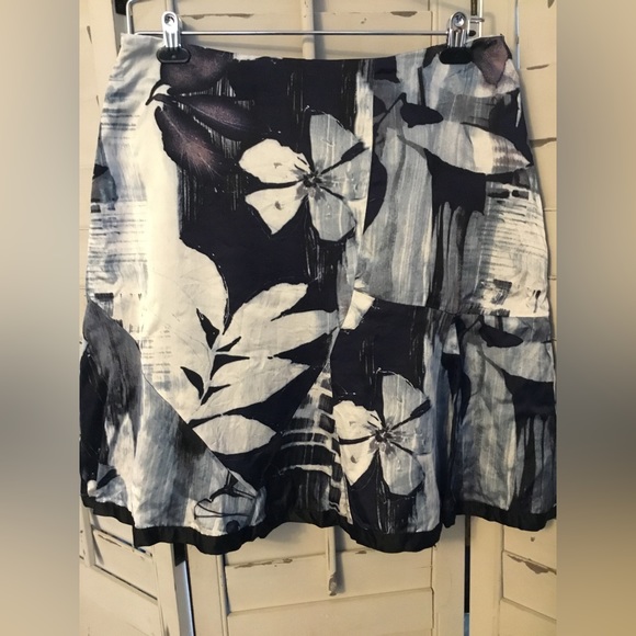 Silk/cotton blend skirt by Chicos. Size M - Picture 2 of 2